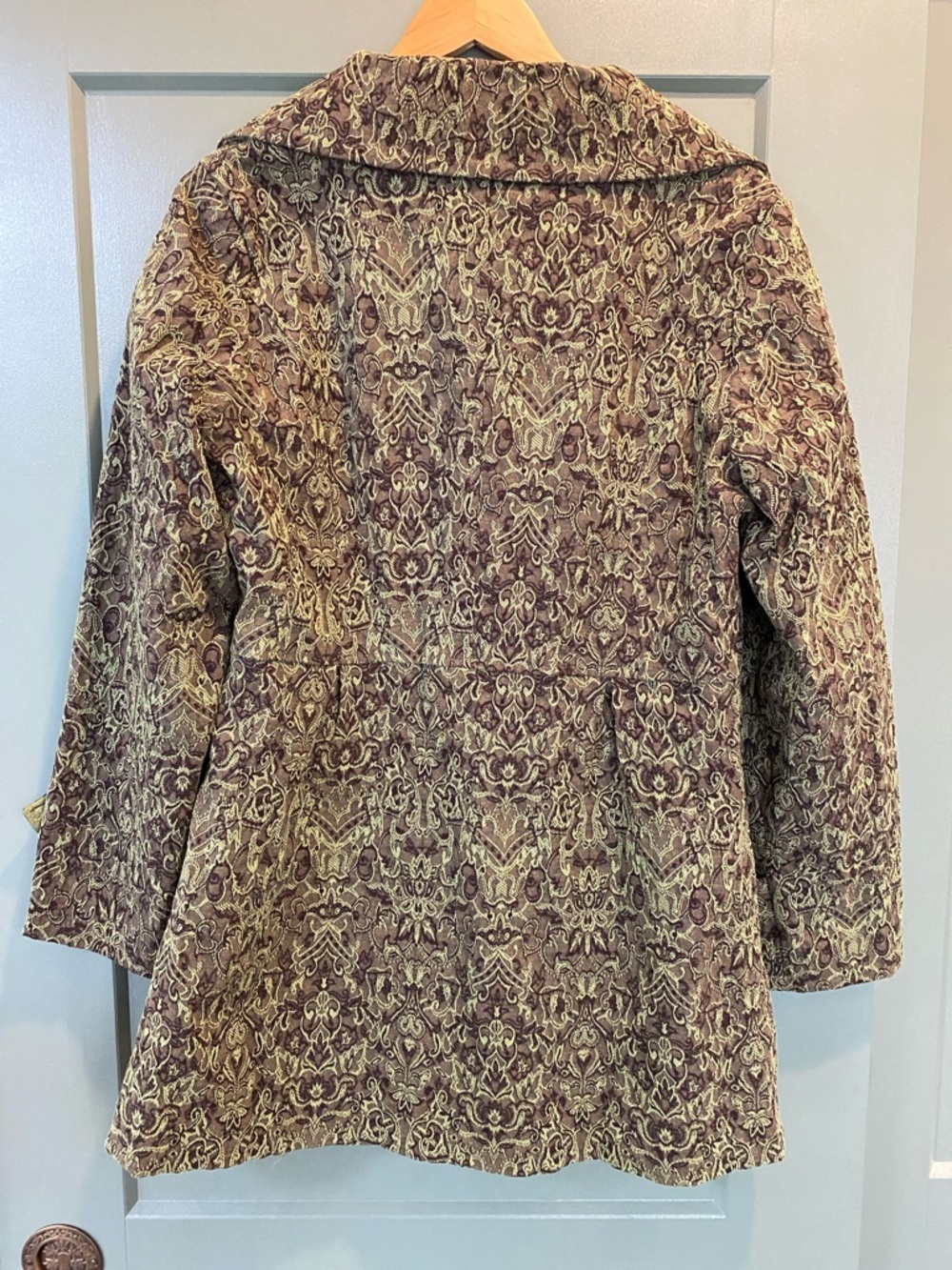 Green Patterned Jacket with Pearl Buttons - Picture 6 of 6